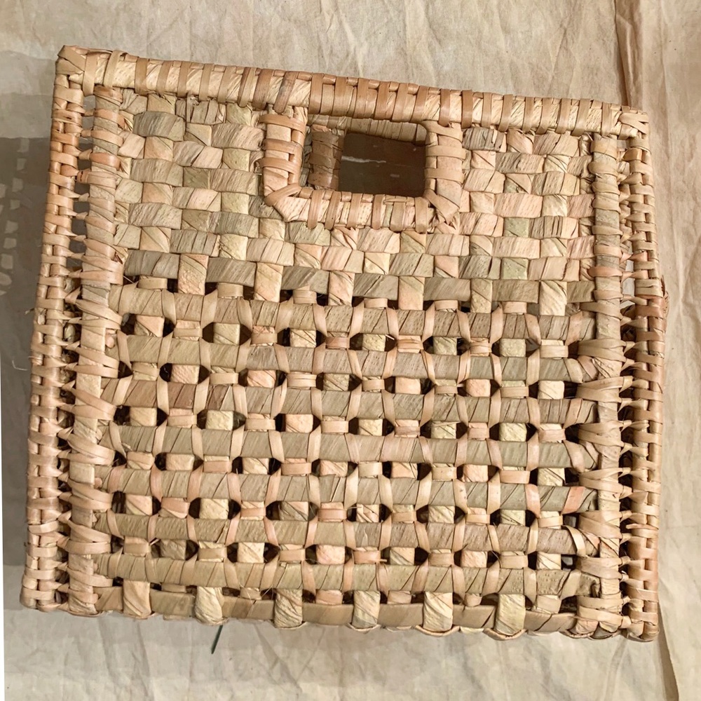 Straw top handle bag